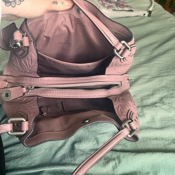 Edie Shoulder Bag 31 With Tea Rose Tooling - Picture 6 of 6